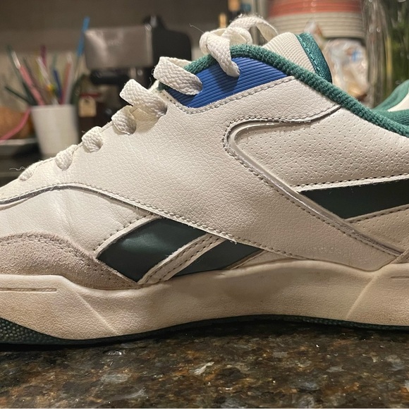 Green Reeboks. - Picture 4 of 7